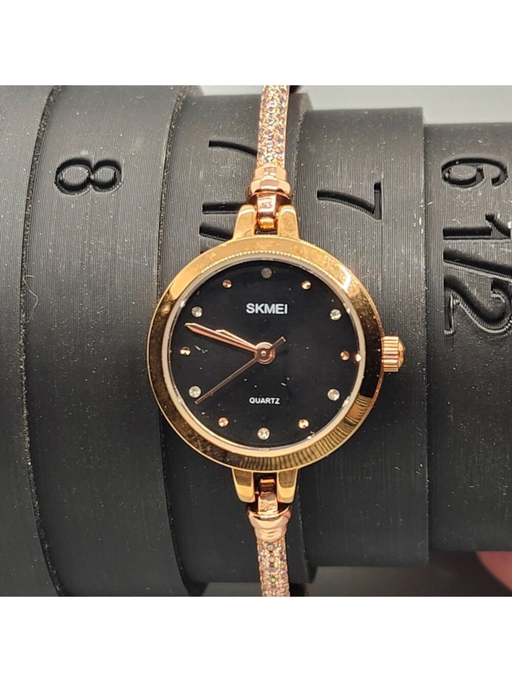 Skmei Womens Quartz Round Watch With Black Dial & Rose Gold Adjustable Strap